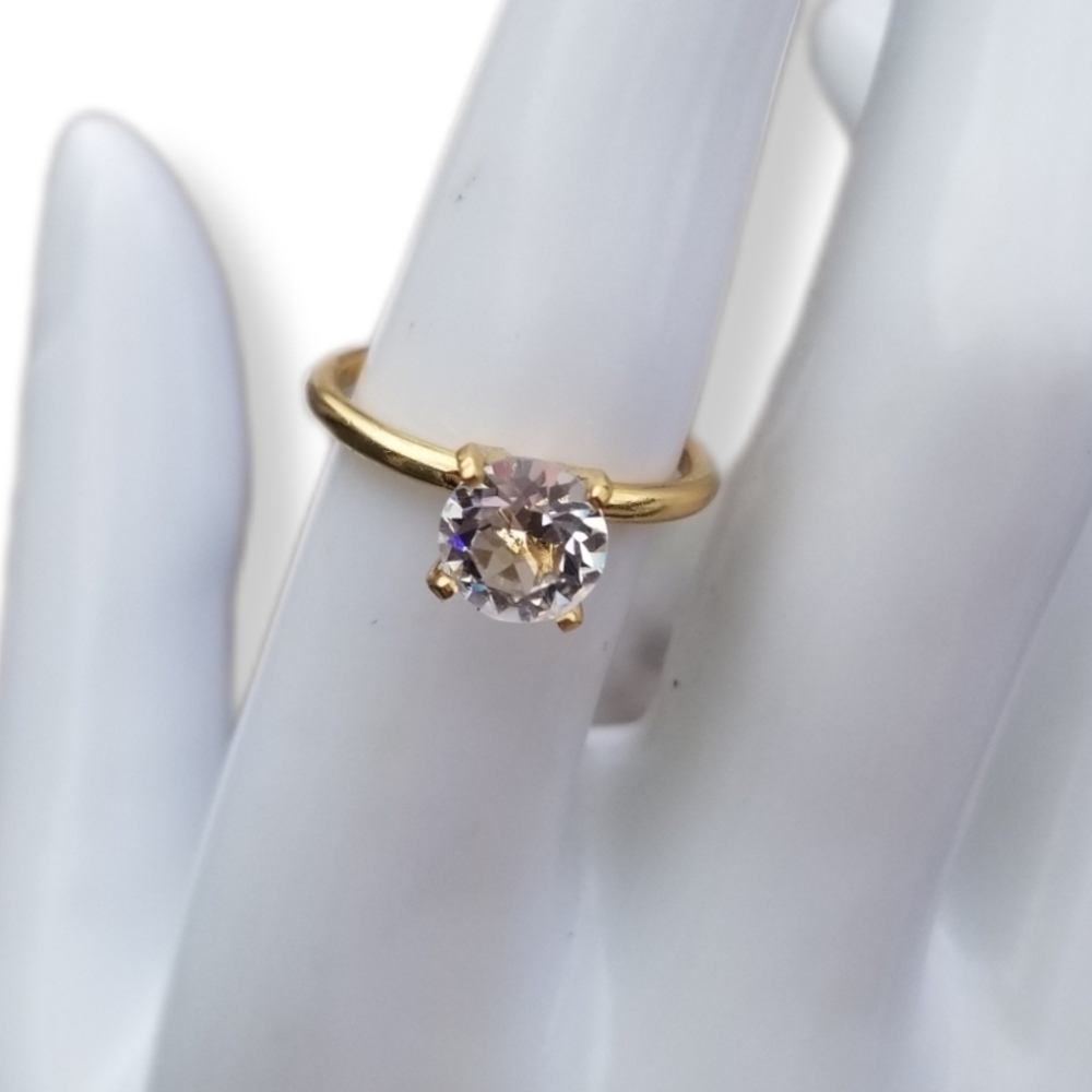 UNCAS VINTAGE GOLDPLATED & GLASS STONE SOLITAIRE LADIES RING